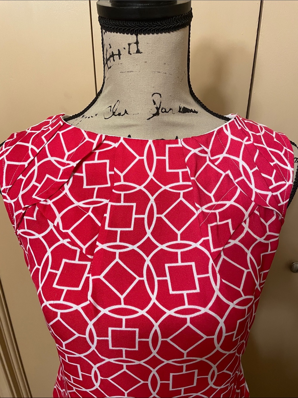 Geometric Print Shell Top - Red & White - Picture 2 of 12